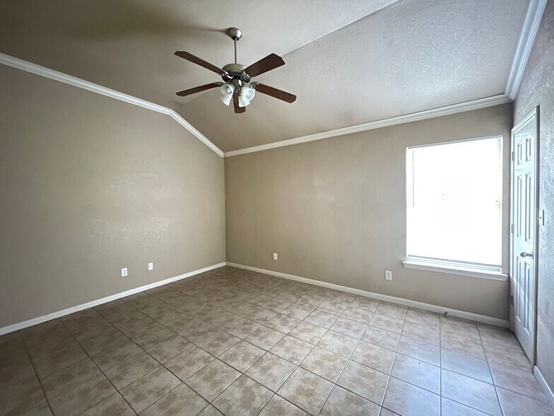 Building Photo - 1109 Powder River Dr