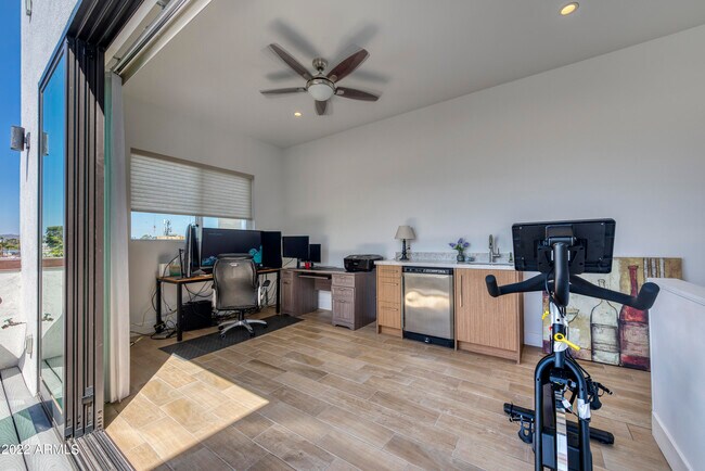 Building Photo - 540 W Mariposa St