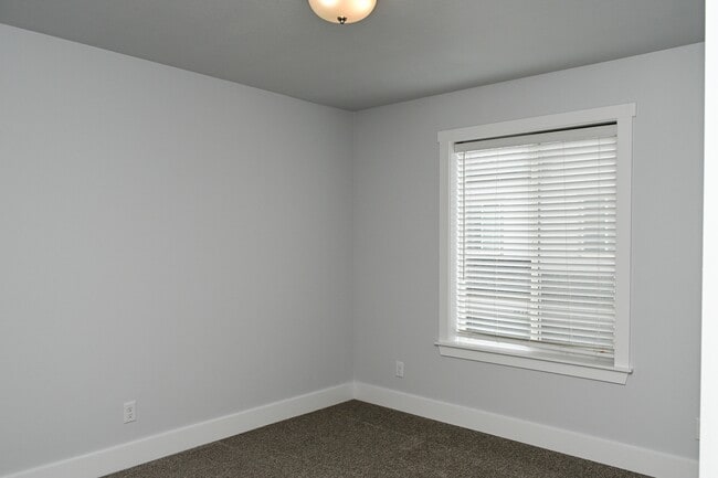 Building Photo - 2041 N 380 E