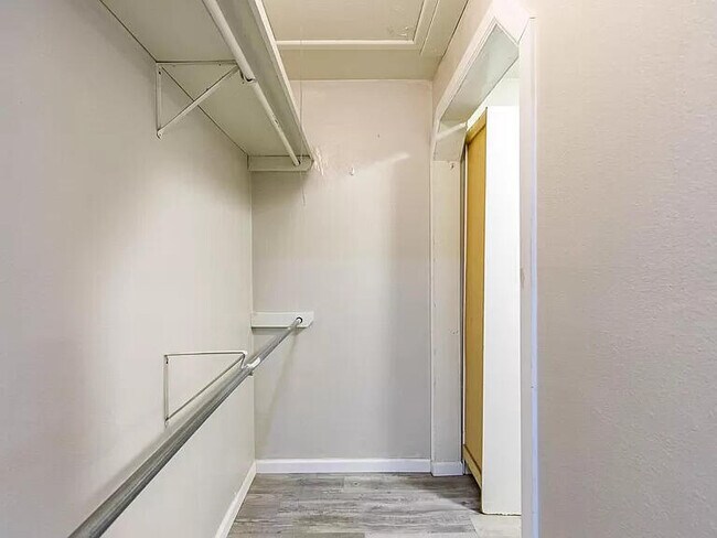 Building Photo - 4634 Fordham St