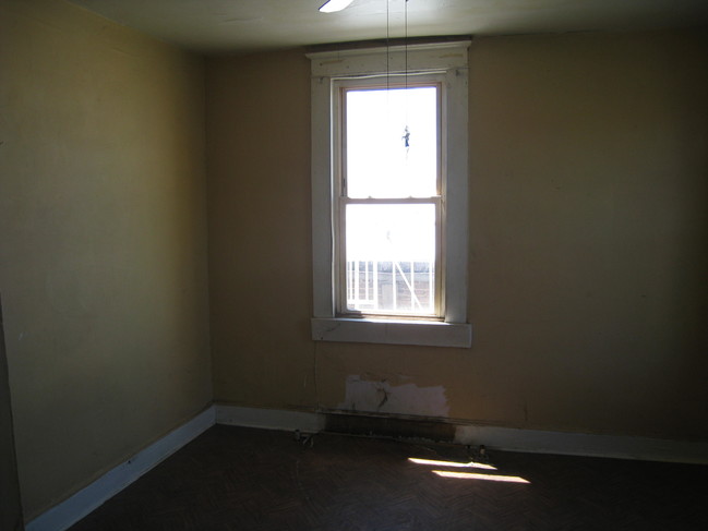 Building Photo - 1729 Gwynns Falls Pky