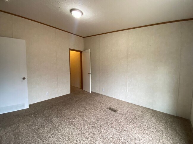 Building Photo - Great location on Monkey Island at Grand Lake!