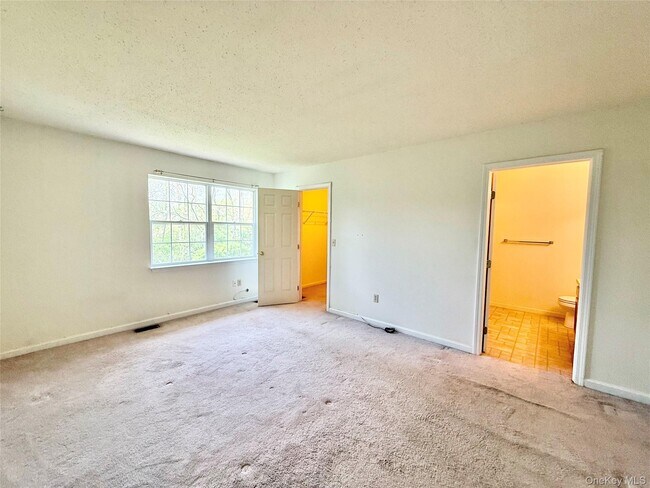 Building Photo - 12 Evergreen Way