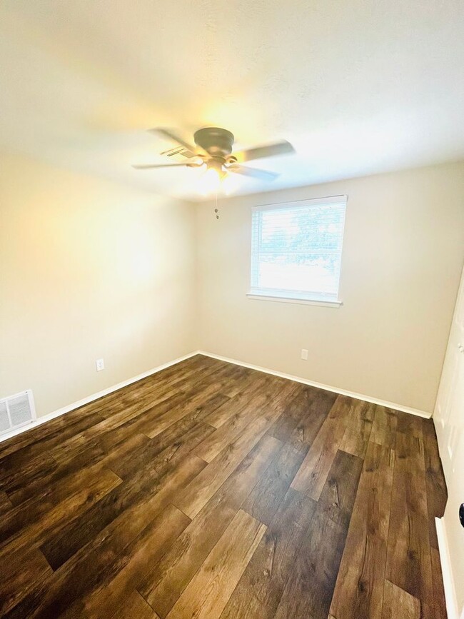 Building Photo - ** 4 Bed 2 Bath Located in Prattville ** C...