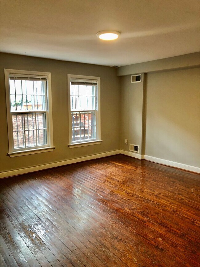 Building Photo - 939 25th St NW