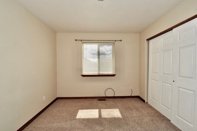 Building Photo - 3 bed 2 bath Rancher near Post Falls High School