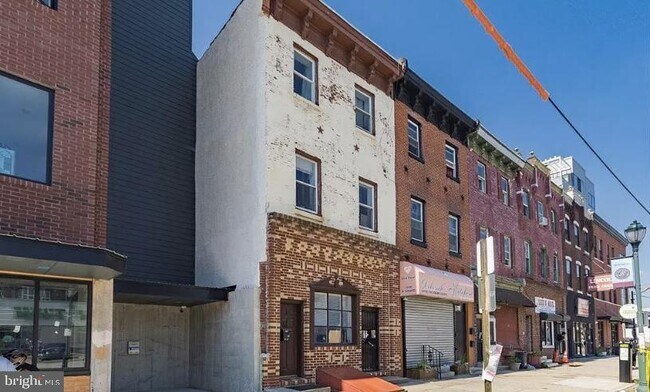 Building Photo - 2606 W Girard Ave