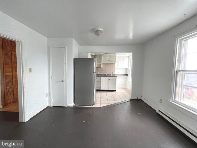 Building Photo - 703 2nd St