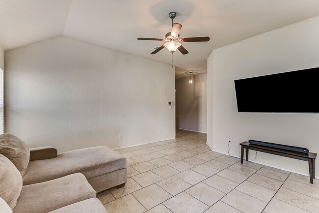 Building Photo - 3-BEDROOM, SINGLE STORY HOME IN CANDLEWOOD...