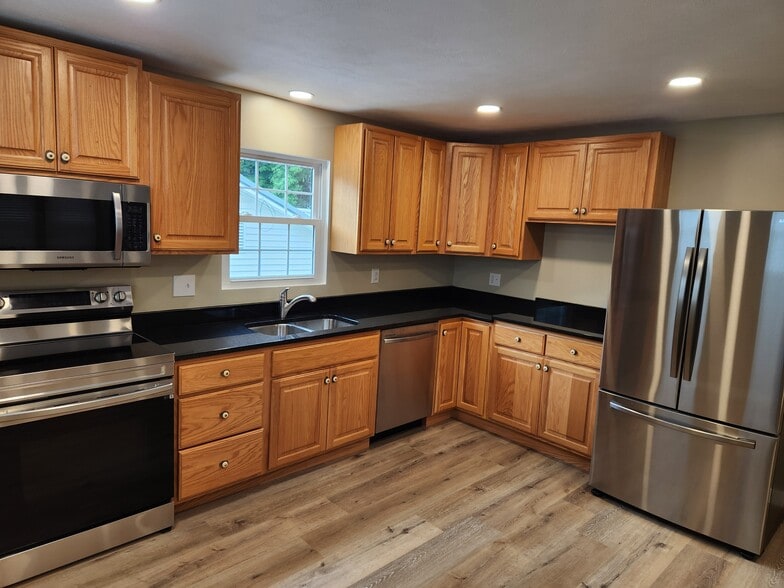 Kitchen 2 - 375 W Cruikshank Rd