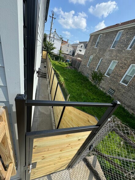 Building Photo - 960 W 18th Pl