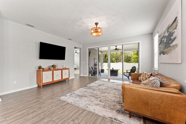 Building Photo - Serenity in Green Cove Springs!