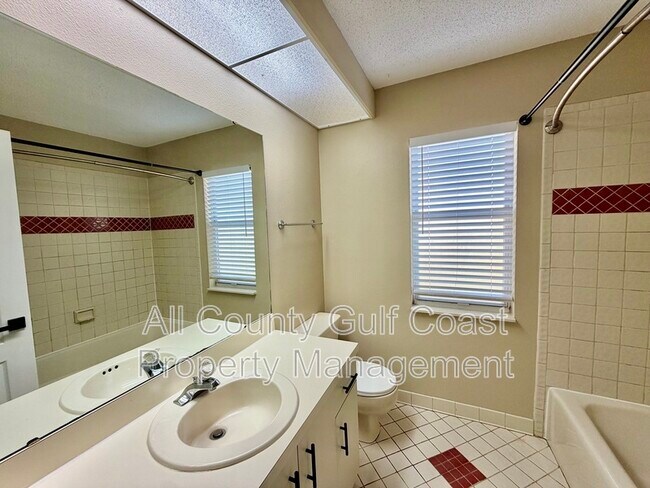 Building Photo - 4935 82nd Pl E