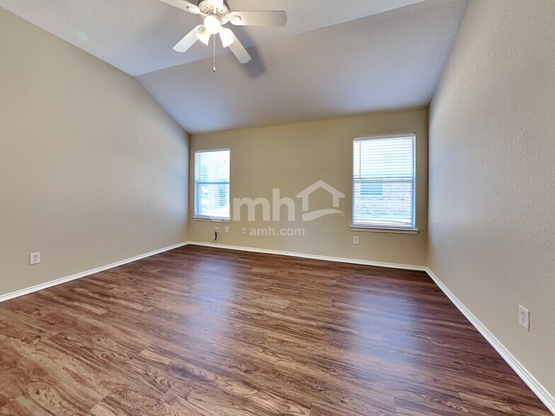 Building Photo - 14149 Filly St