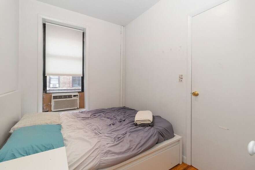 Building Photo - 320 E 93rd St