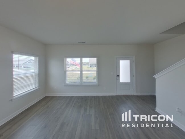 Building Photo - 2402 Valverde Wy