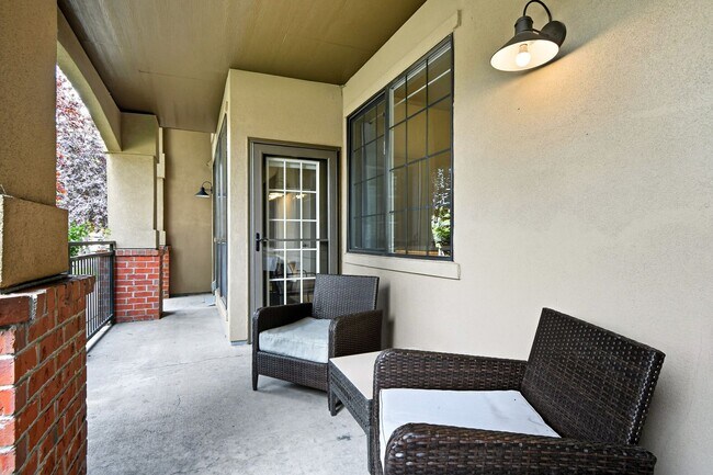 Building Photo - Charming & Updated Unit in Prime Denver Location