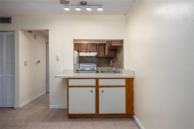 Building Photo - 6519 W Newberry Rd