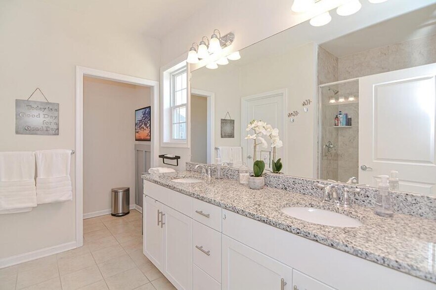 bath1 - 17 Walnut Way