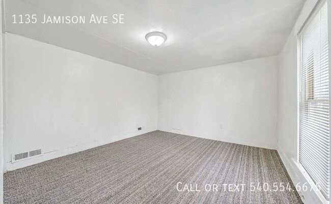Building Photo - 1135 Jamison Ave SE