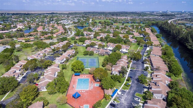 Building Photo - 616 Woodgate Ln