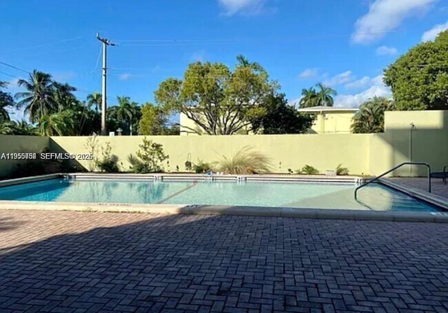 Building Photo - 1425 Arthur St