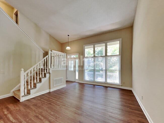 Building Photo - 7401 Kinsmore Ln