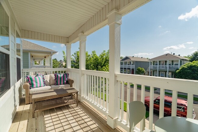 Building Photo - Beautiful 4 bedroom, 3.5 bathroom home in ...