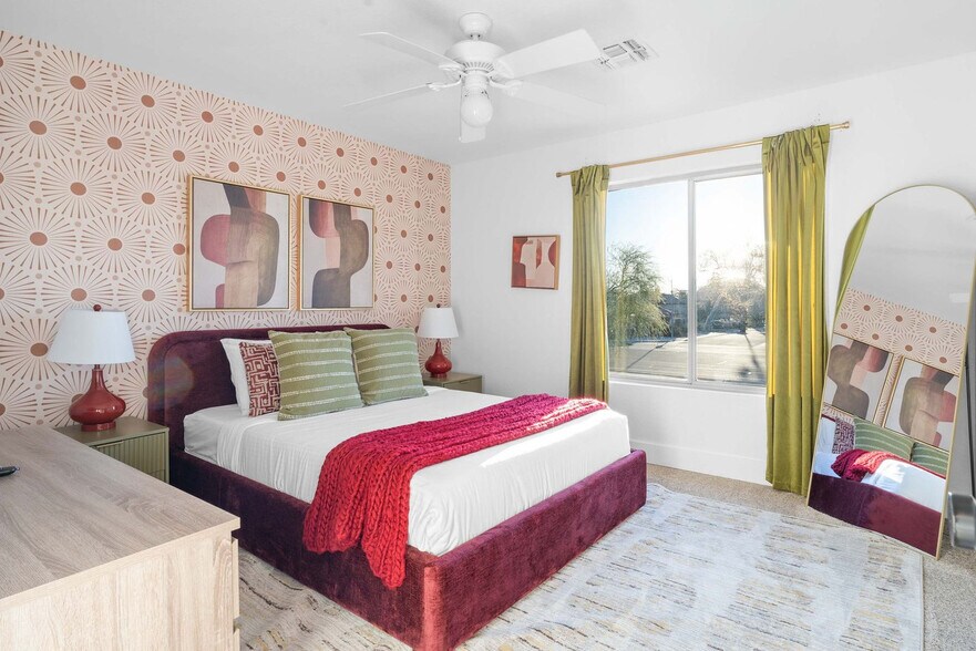 Building Photo - 4900 S Springs Dr