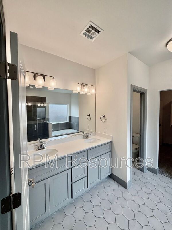 Building Photo - 3613 Shutter Ridge Dr