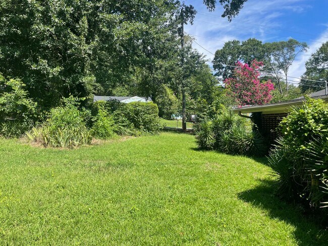 Building Photo - Crestview Home walking distance to Normaltown