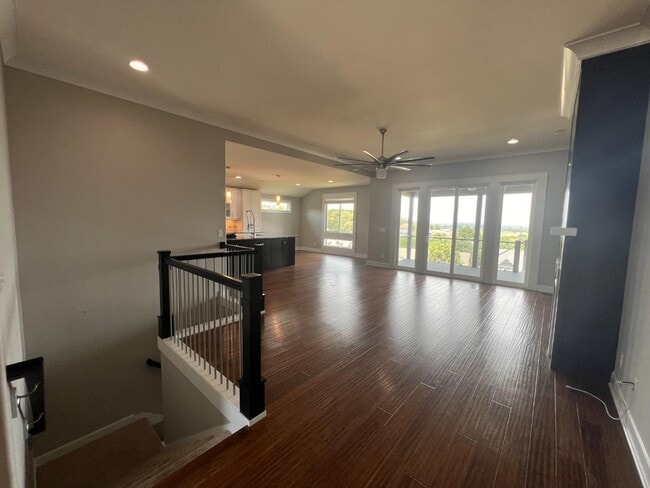 Building Photo - 627 N Daylily Dr