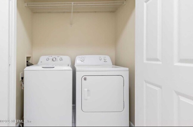 Building Photo - 10550 Baymeadows Rd