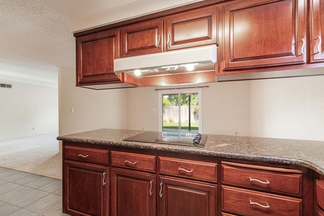 Building Photo - Charming 3-Bedroom Home with Beautifully U...
