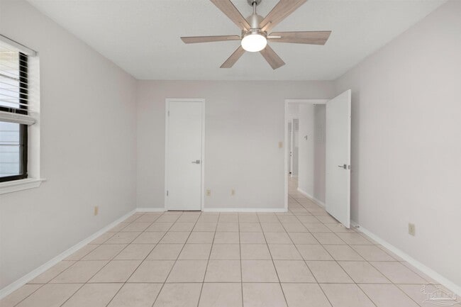 Building Photo - 3411 Green Briar Pkwy