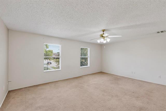 Building Photo - 2316 White Oak Dr