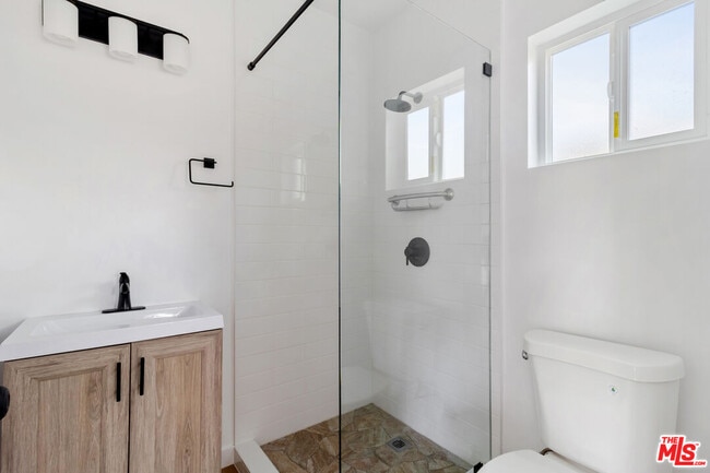 Building Photo - 15838 Chatsworth St