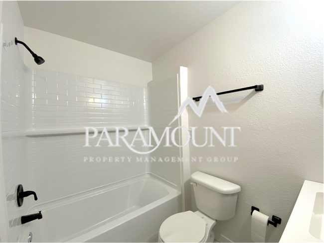 Building Photo - Newly Renovated 3 Bedroom!