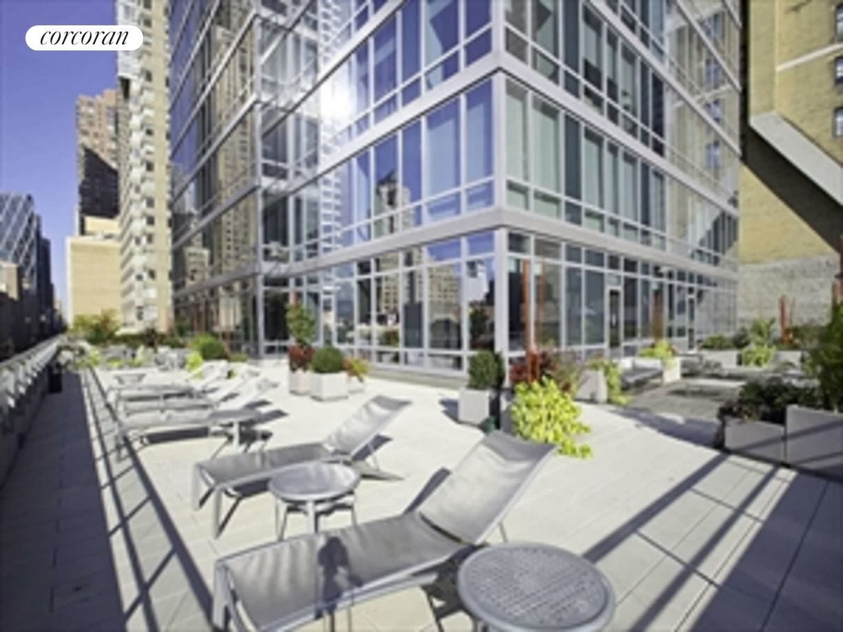 Building Photo - 247 W 46th St