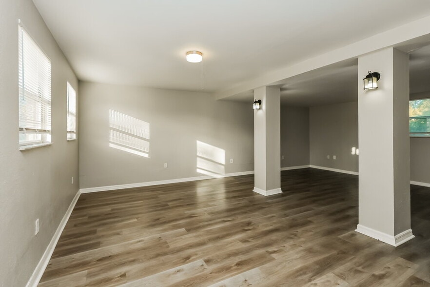 Building Photo - 2216 Leda Ave S