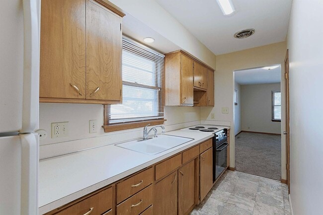 Building Photo - 375 S 44th St