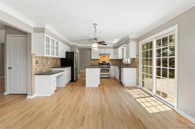 Building Photo - 5648 Whitfield Dr