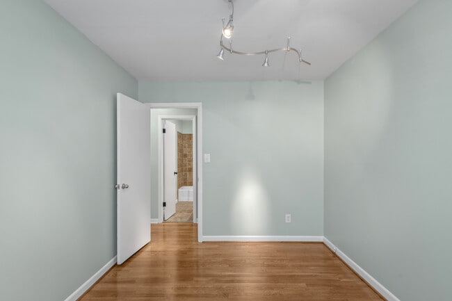 Building Photo - 522 S 22nd Ave