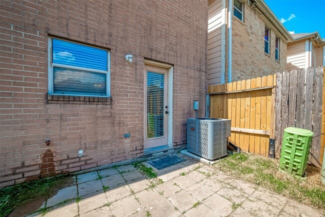 Building Photo - 206 Sydnor St