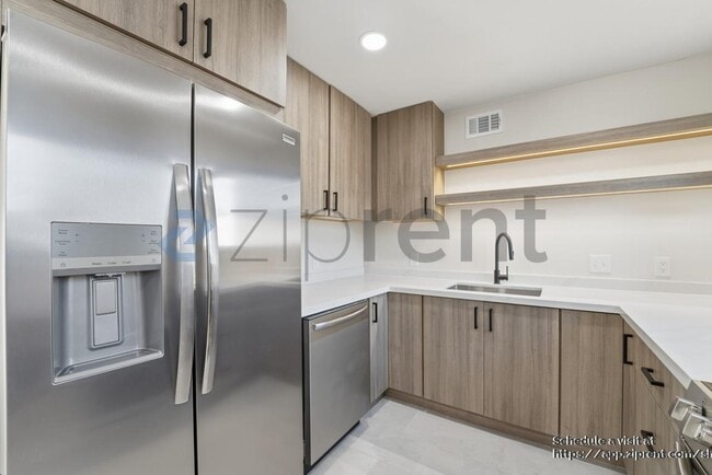 Building Photo - 4142 E Calle Redonda