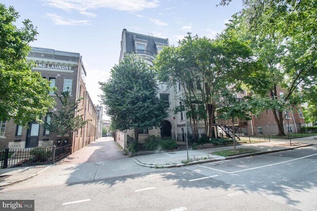 Building Photo - 1403 12th St NW