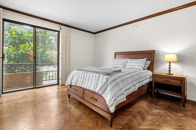 Building Photo - Elegant Corner Condo with Spacious Interiors