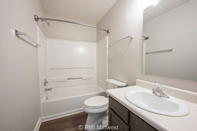 Building Photo - "Charming 3-Bedroom Home with 2.5 Baths and 2,125 Sq Ft in Greenfield, IN!"