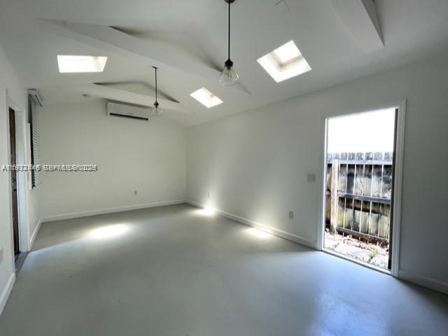 Building Photo - 118 NW 24th St