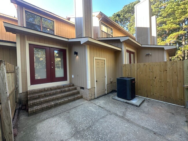 Building Photo - 1202 Huntsman